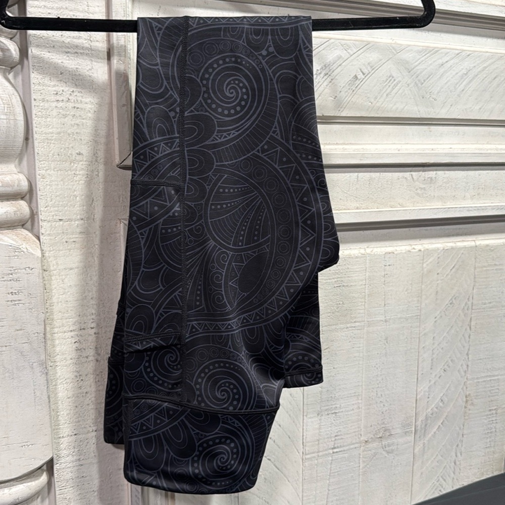 CVG leggings - size medium - NEW - full length